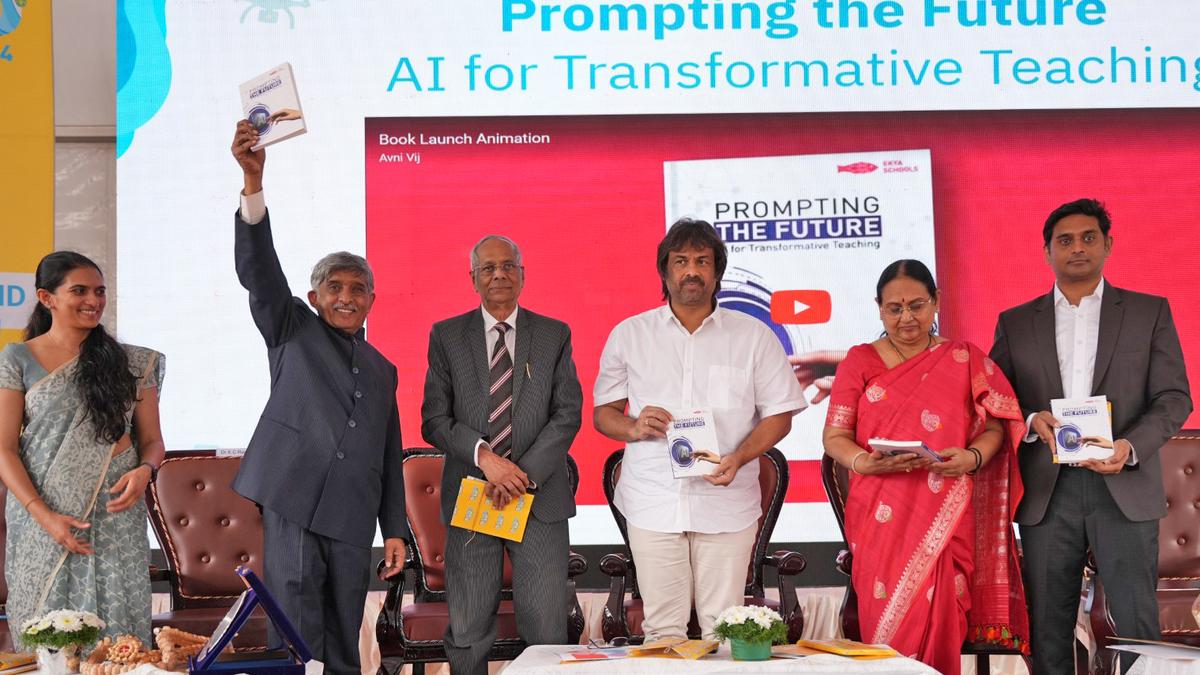 Dr. K. C. Ramamurthy, IPS (Retd.), Chairman of CMR Group and Former Member of Parliament, Rajya Sabha, Minister of Primary Education, Madhu Bangarappa and others during ‘Ekya Nava Inaugurated as India’s First K-12 School of Innovation, Creativity, and Design at Second Edition of FIND Festival’.